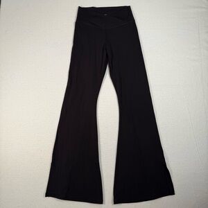 Social Tourist Black Flare‎ Yoga Pants Size Medium Active Workout Bellbottom